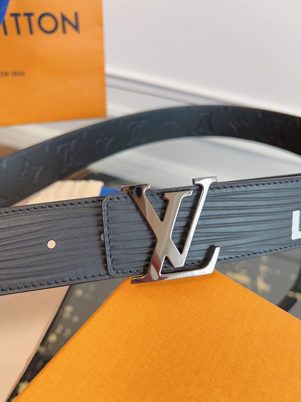 ルイヴィトンベルト背面デザイン